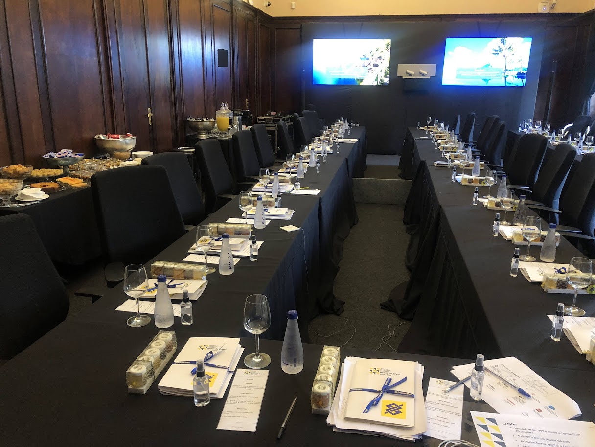 Reunião corporativa com coffee break